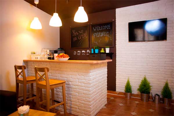 chernivtsi-yard-hostel-coffee-shop