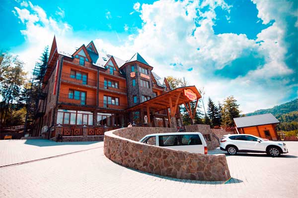 vyzhnytsia-hotelnyi-kompleks-karpatska-vezha